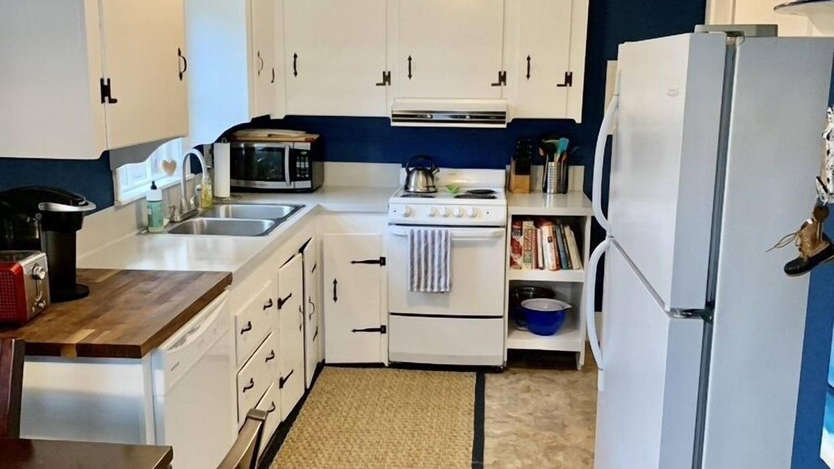 Mattapoisett House | Charming Cape in Mattapoisett Village