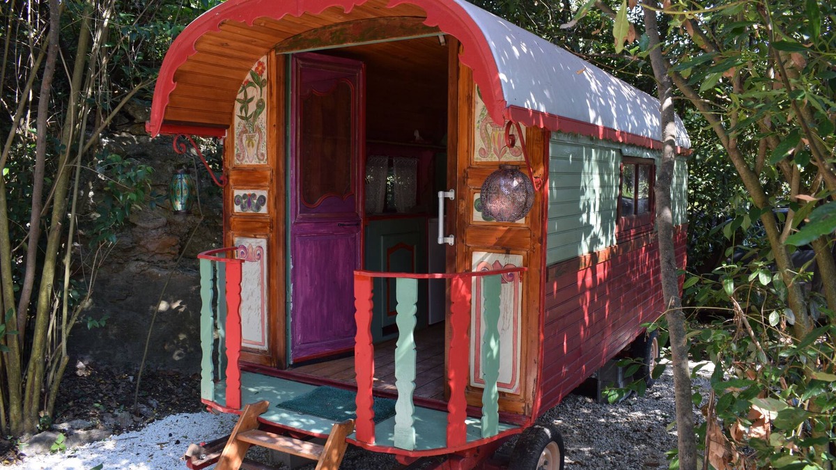 Vallauris Cabin | Charming caravan in a green setting near the beach