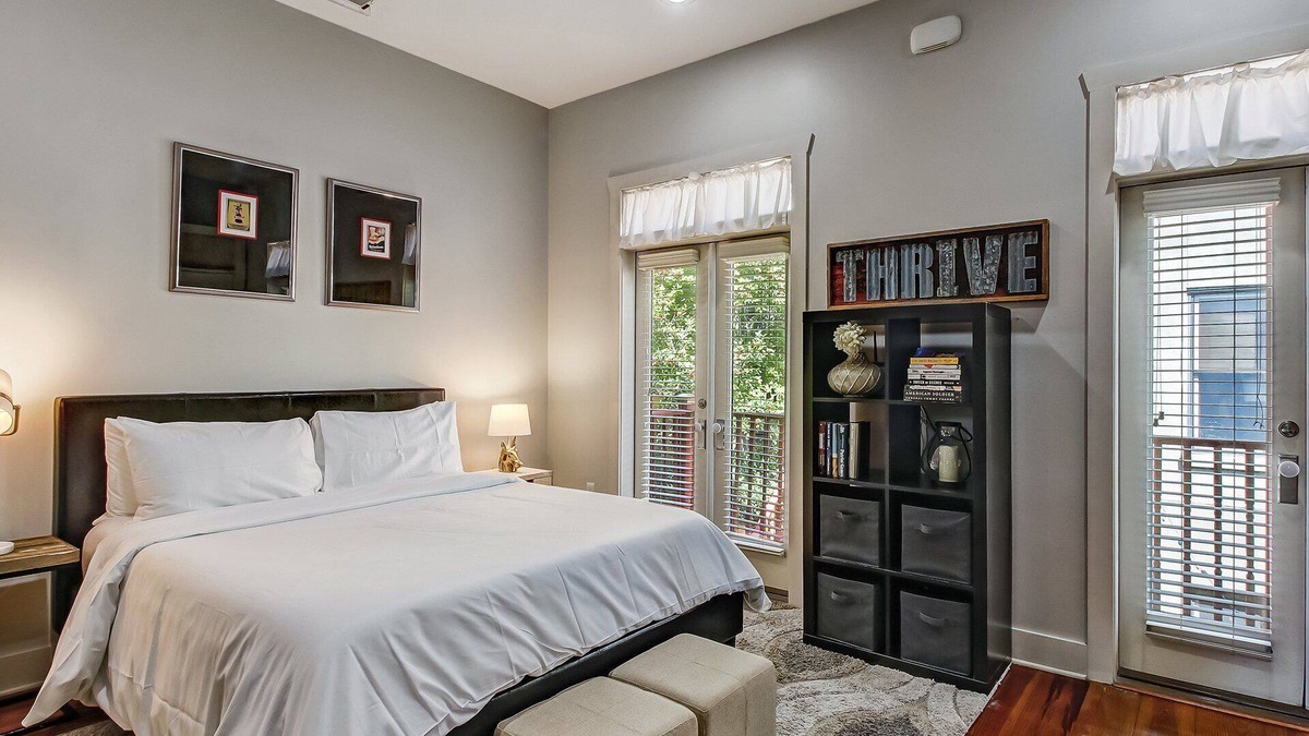 Hitch Village - Fred Wessels Homes Condo | Charming Carriage House, Heated Pool Access