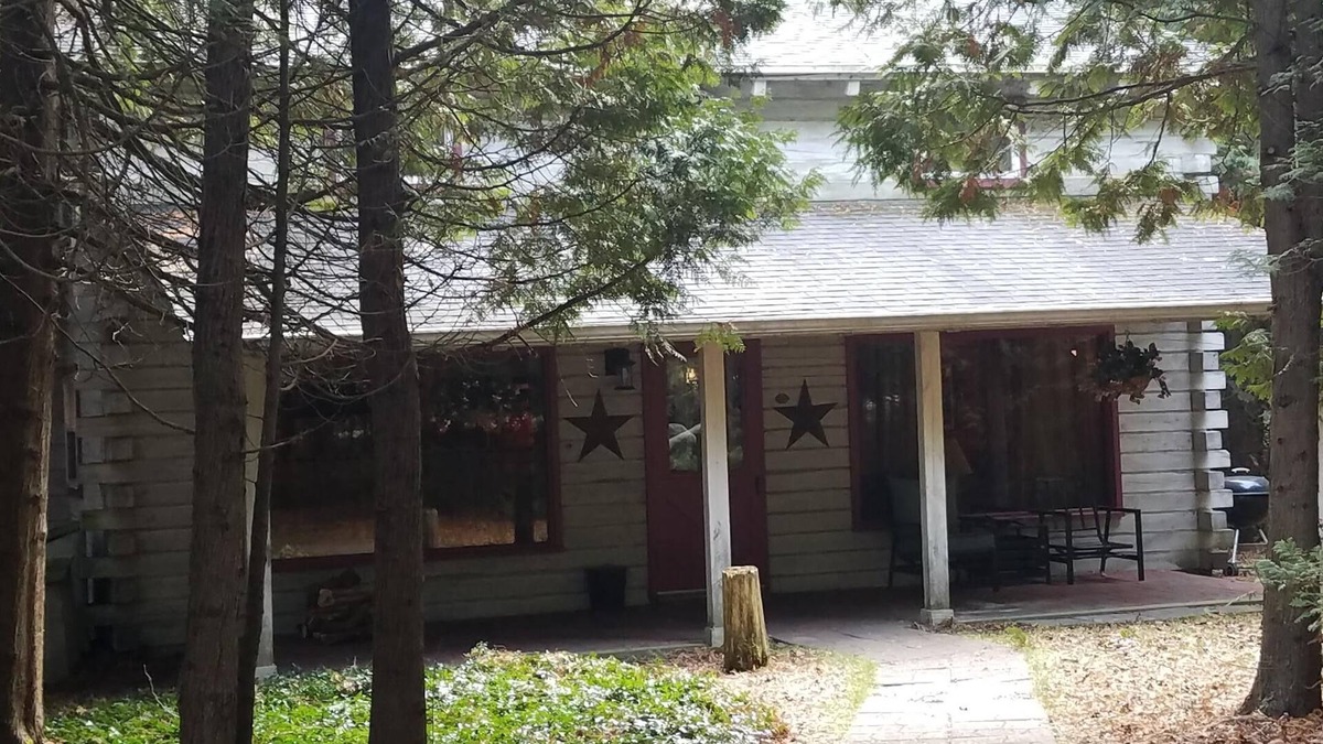 Rowleys Bay House | Charming cedar log cabin nestled in the woods, footsteps from Rowley's Bay