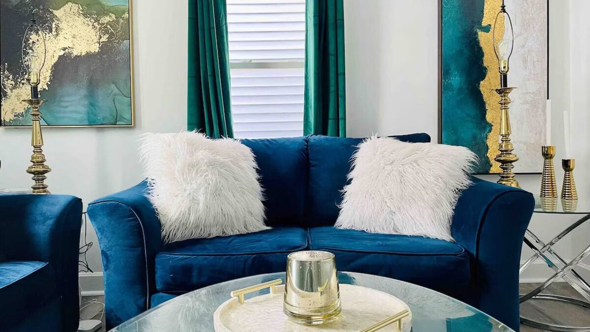 Evansville Apartment | Charming & Centrally Located 1 Bedroom Apt/KING BED