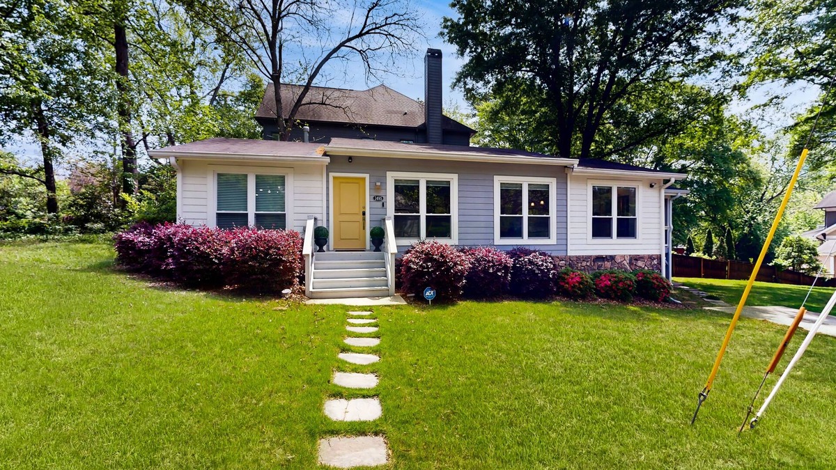 Loring Heights House | Charming centrally located home full of color with full kitchen, W/D, & AC