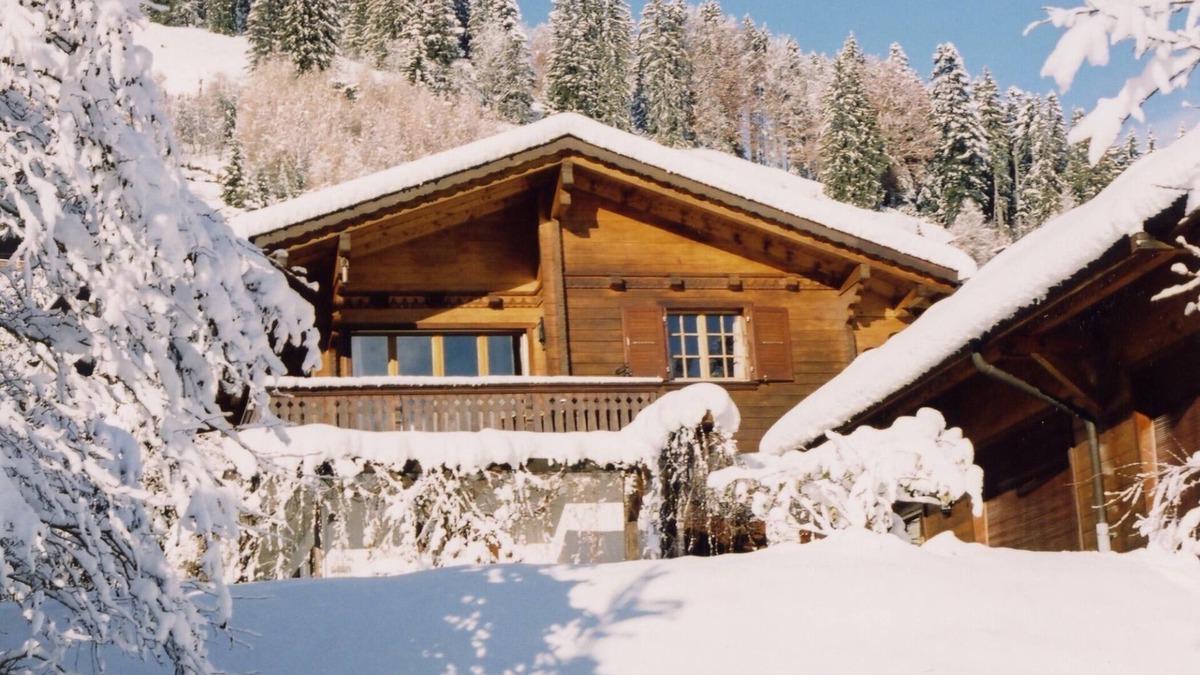 Moleson Ski Chalet | Charming Chalet | Private Indoor Pool & Sauna | Alpine Location | sleeps up to 9