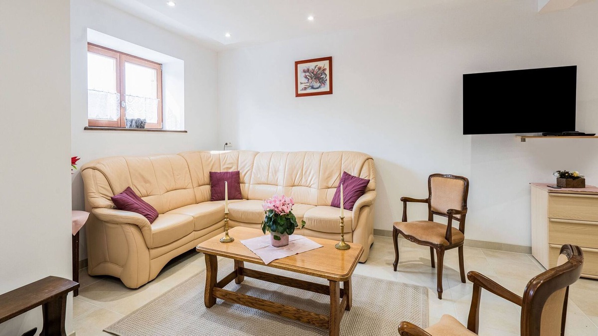 Beauraing Cottage | Charming chalet in Beauraing with fenced garden