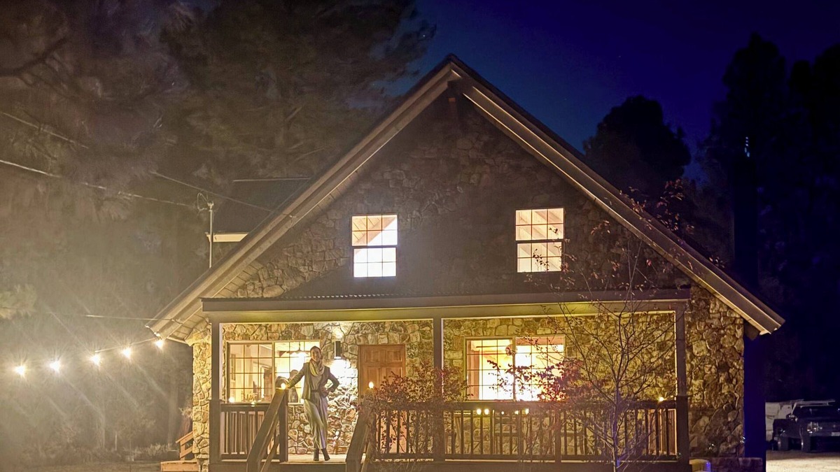 Deschutes River Woods House | Charming chalet in Bend Oregon