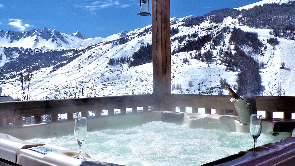 Vars Ski Chalet | CHARMING CHALET, MOUNTAIN VIEW AND SKI SLOPES JACUZZI HAMMAM SAUNA TABLE SOCCER