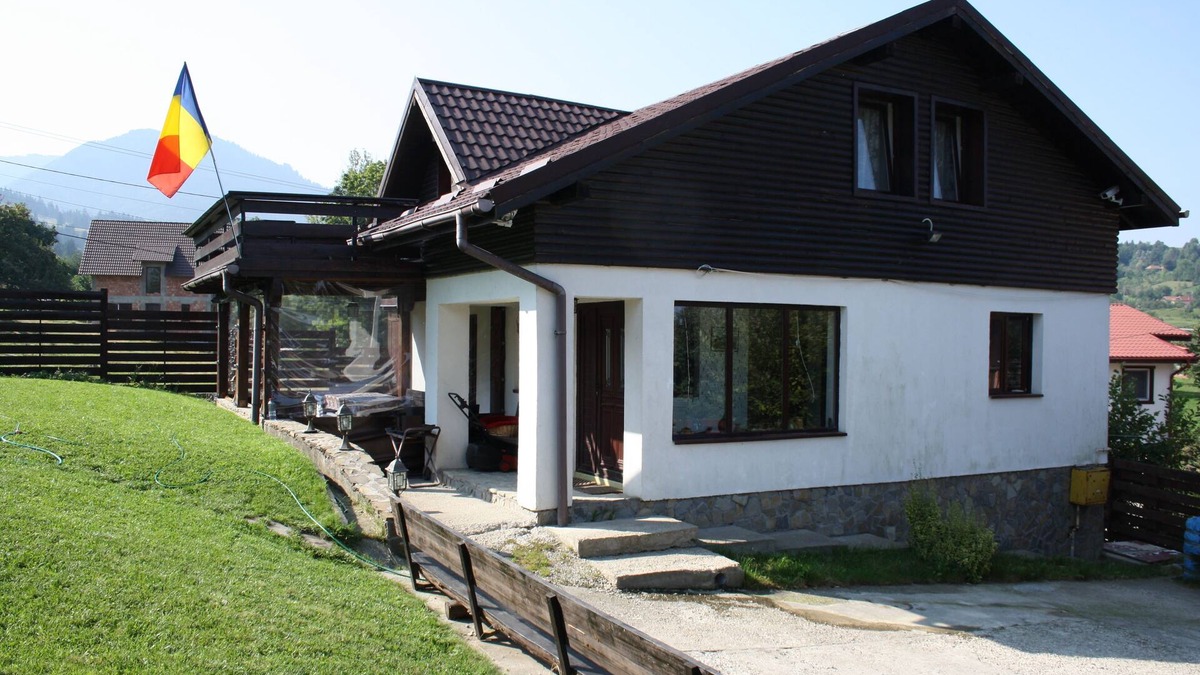 Bran Ski Chalet | Charming Chalet, Residential Neighborhood, In Bran, The City Of Dracula's Castle