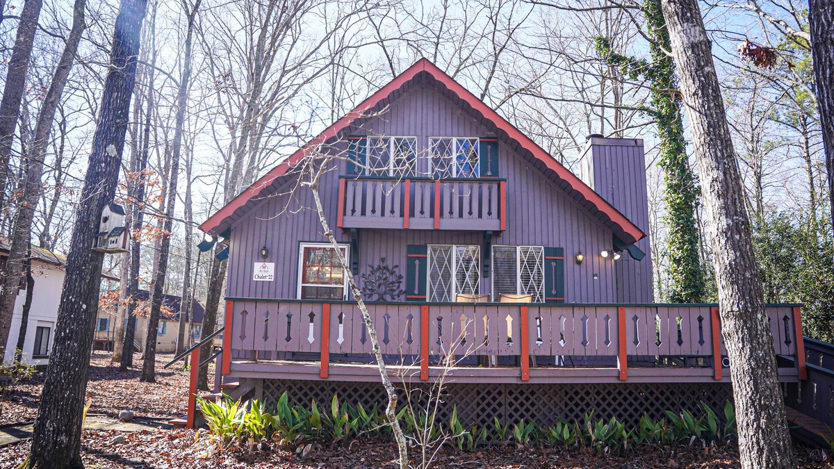 Pine Mountain Cabin | Charming chalet that is perfect for your family get away!