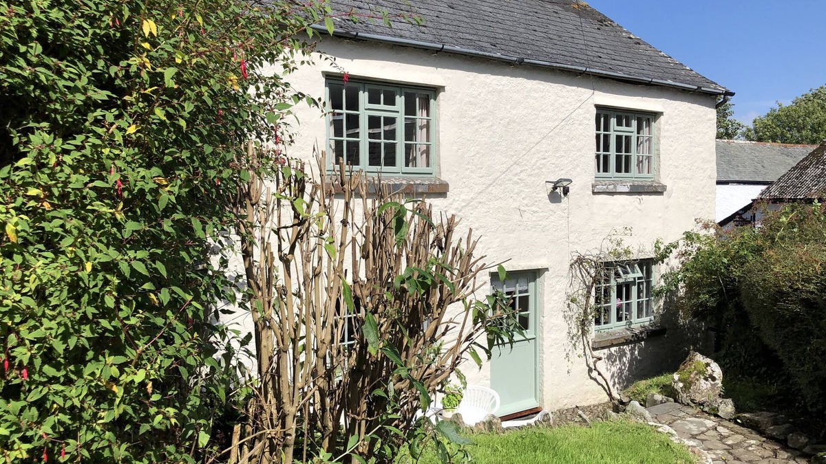 Burgh Island Cottage | Charming character cottage in Kingston, Kingsbridge, Devon, England