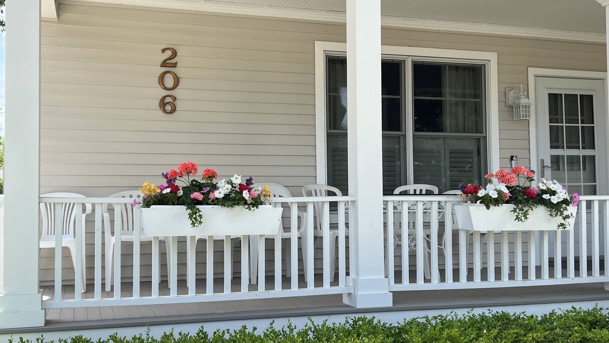 Charlevoix House | Charming Charlevoix Downtown Cottage - Weekly - Ideal Location with Central Air