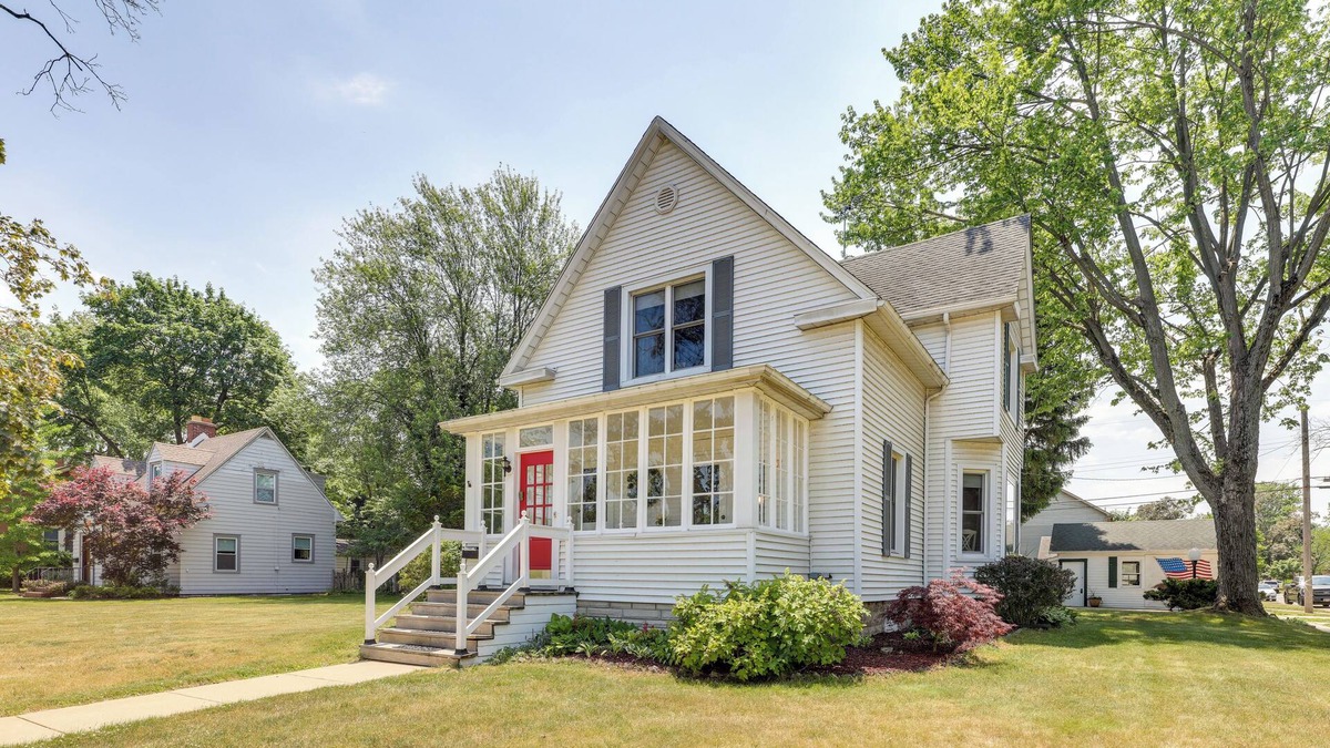 Chesterton House | Charming Chesterton Home: w/Idyllic Location!