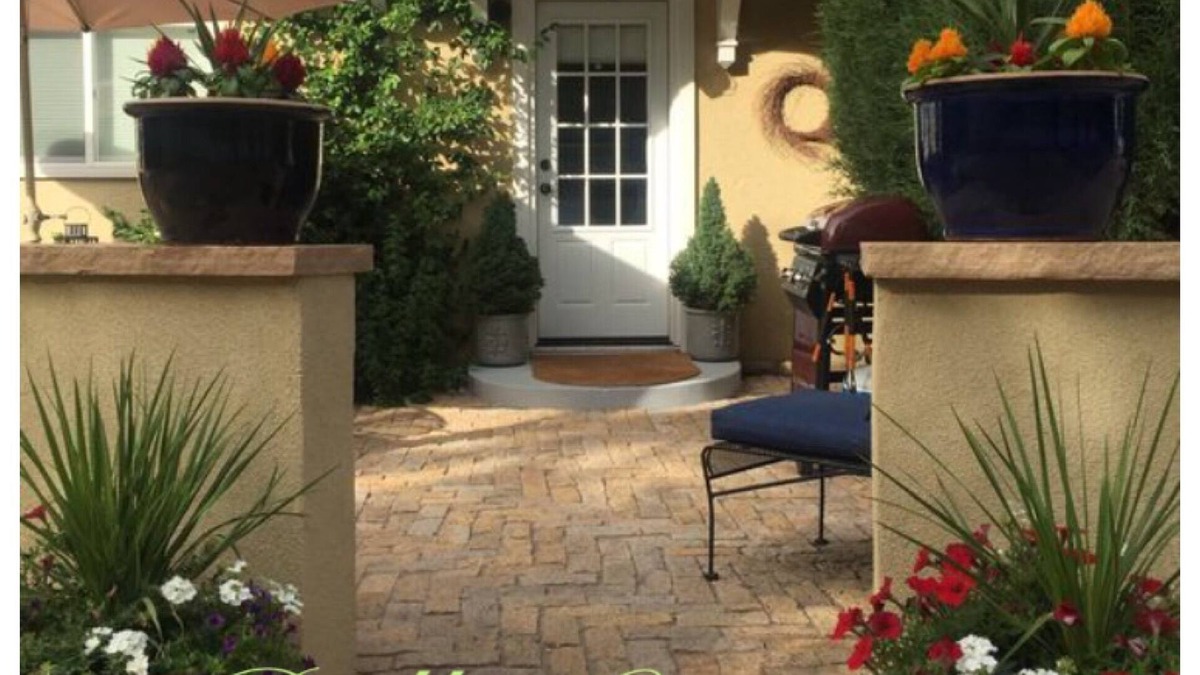 Broadmoor Cottage | Charming Cheyenne Cañon Cottage, Steps To The Broadmoor & Seven Falls!