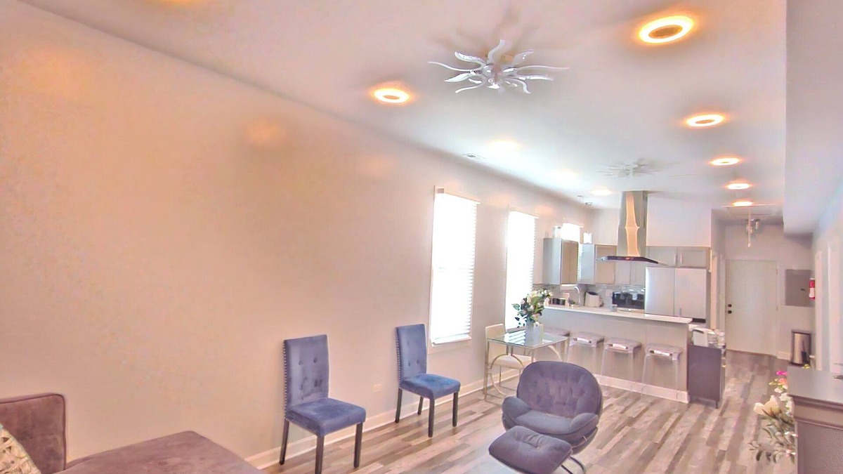 Greater Grand Crossing Apartment | Charming Chicago 3-bed/1 Bath Apartment. Extend Stay Discount