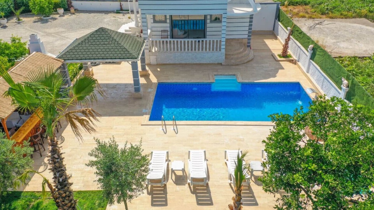 Lara Villa | Charming Classic Villa in Muratpasa