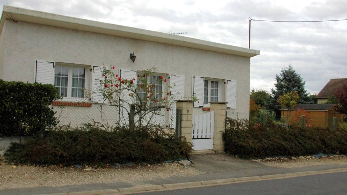 Huisseau-sur-Cosson Cottage | Charming Cottage with Private Garden, Terrace & Garage near Loire Castles