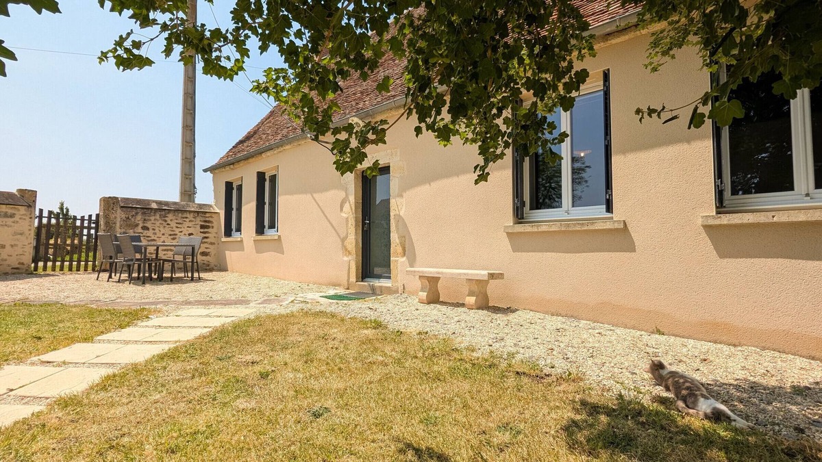 Thevet-Saint-Julien Cottage | Charming Cottage with Modern Comfort in Berry - Private Garden, Close to Circuit and Equine Center