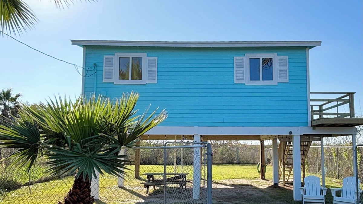 Galveston Cottage | Charming Coastal Cabin