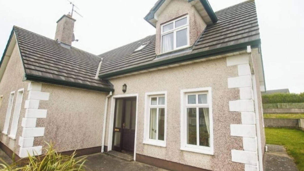 Enniscrone House | Charming Coastal 3-bedroom house in Enniscrone