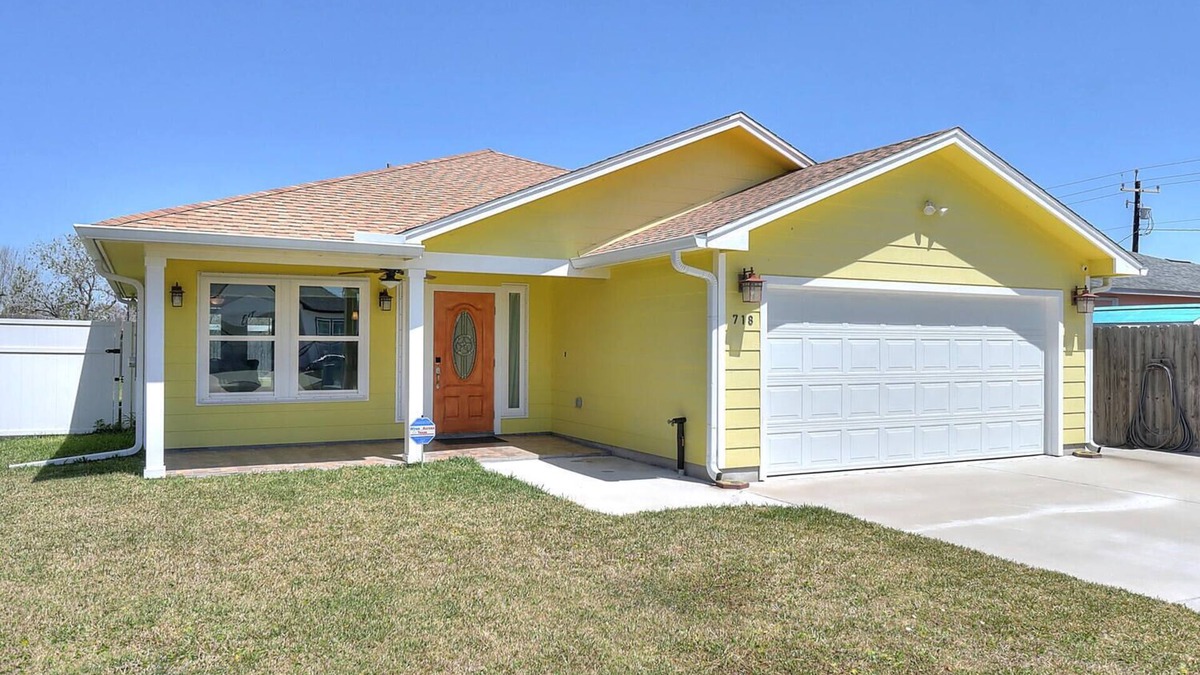 Rockport House | Charming coastal cottage minutes from Rockport Beach, Heritage District