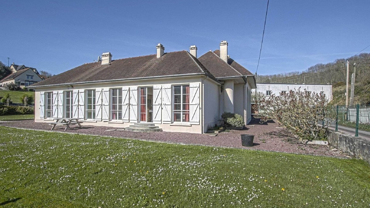 Sainte-Honorine-des-Pertes House | Charming Coastal Hideaway