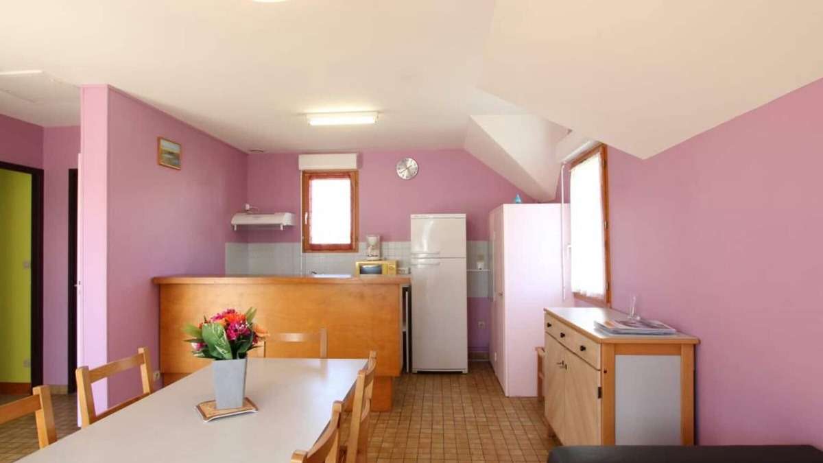 Surtainville Cottage | Charming Coastal Home: WiFi, Baby Gear, Pet-Friendly, BBQ, Near Beach