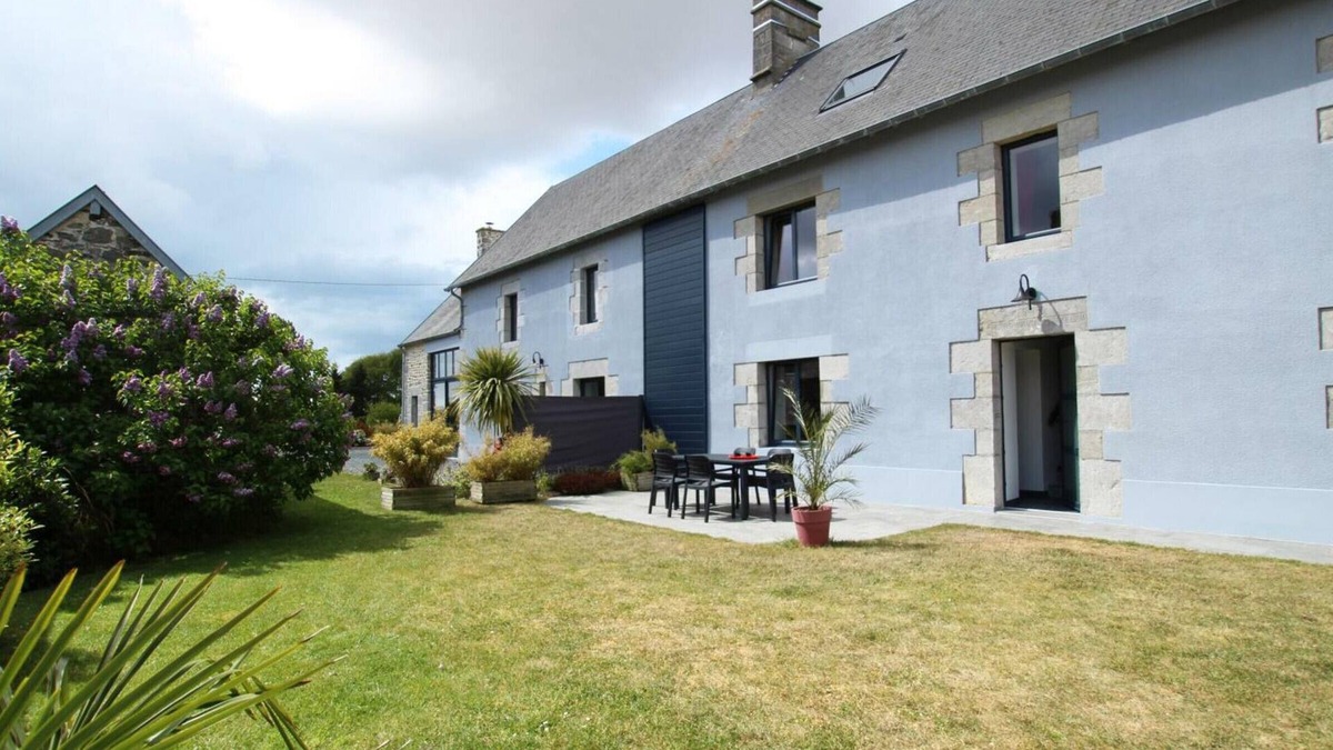 Lingreville Cottage | Charming Coastal House: Terrace, BBQ, Bikes, Near Beach, Fireplace, WiFi, Parking Included