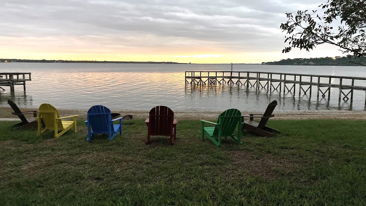 Dinero House | Charming Coastal Lakehouse *ALL INCLUSIVE*