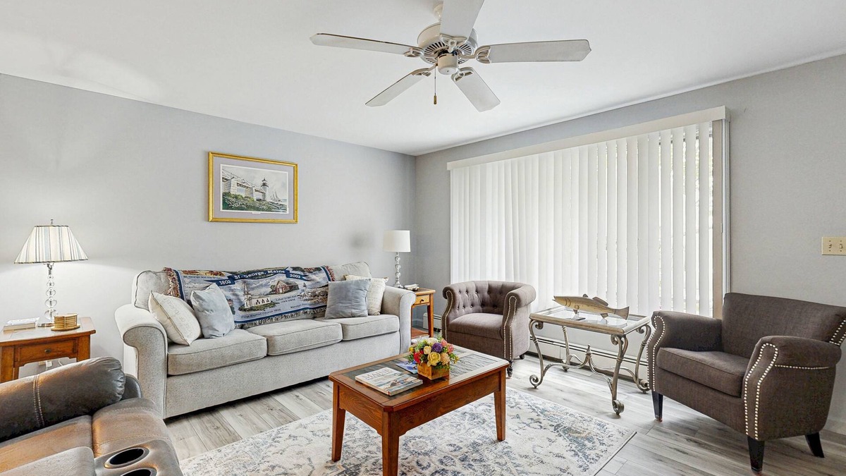 Port Clyde House | Charming Coastal Retreat with Comfortable Living Space and Washer/Dryer