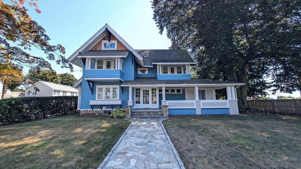 Bridgeport House | Charming Colonial for Events and Getaways! – Perfect for Family Retreat!