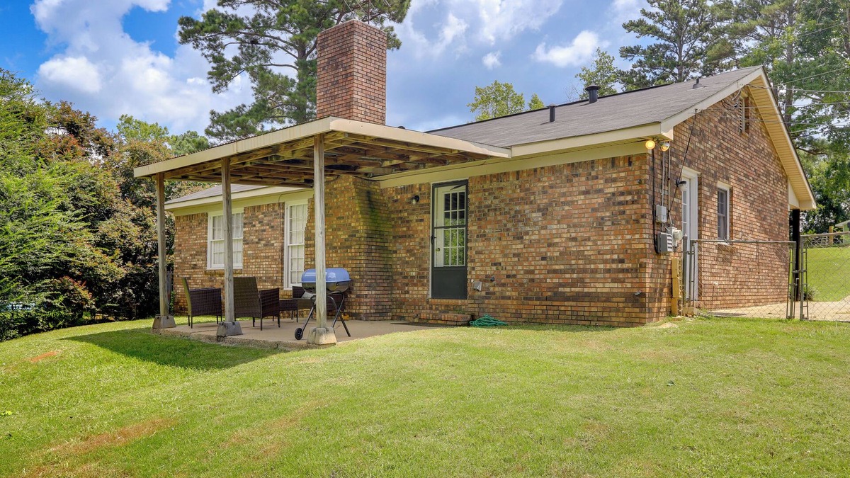Fortson House | Charming Columbus Home w/Yard - 10 Mi to Dtwn!