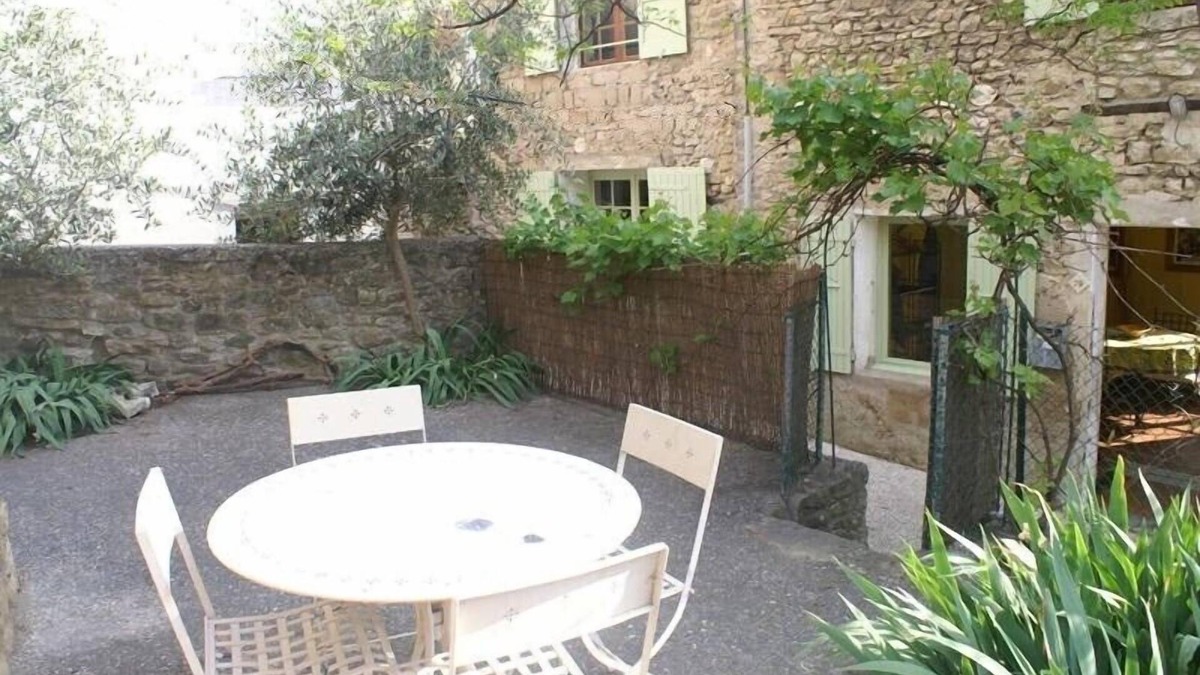 Lagnes Cottage | Charming comfortable cottage+garden& terraces in the heart of a medieval village