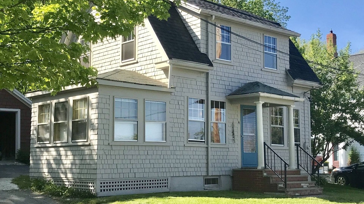 Wiscasset House | Charming, Comfortable and Convenient, near everything midcoast has to offer