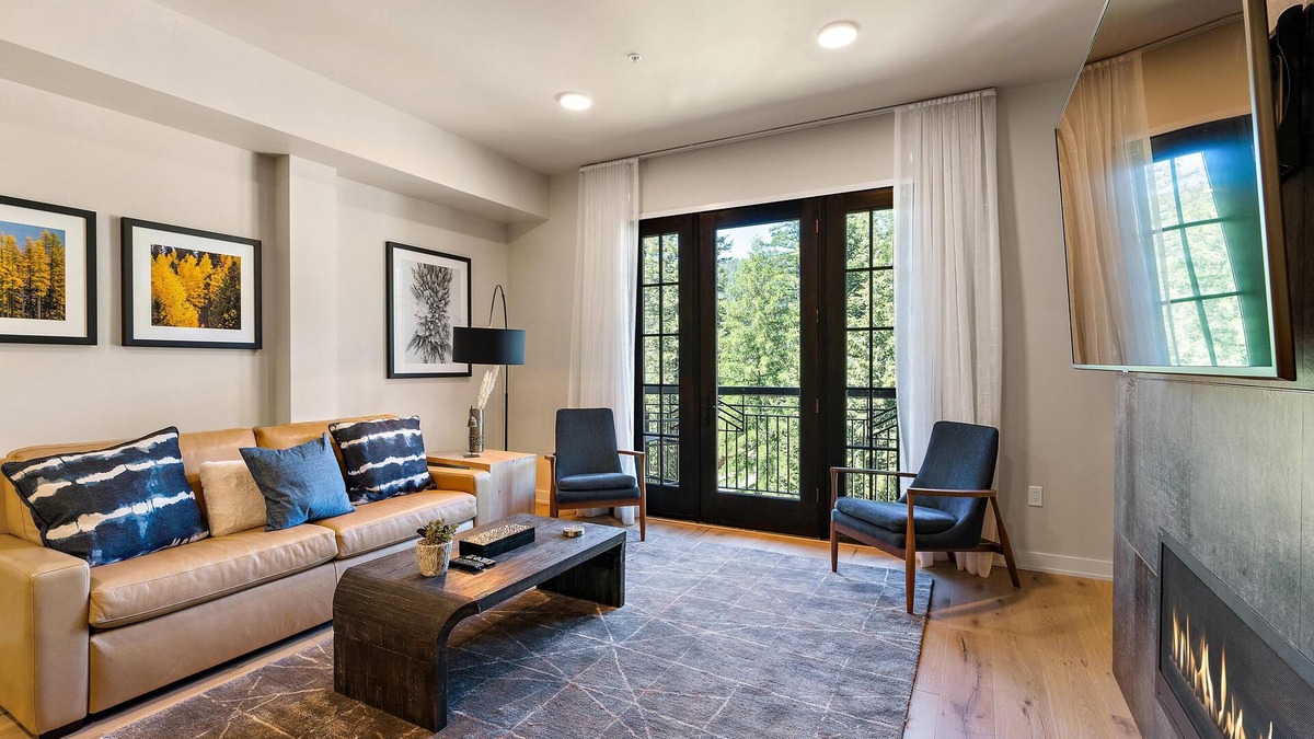 Tamarack Resort Condo | Charming Condo| Gas Fireplace and Mountain Views