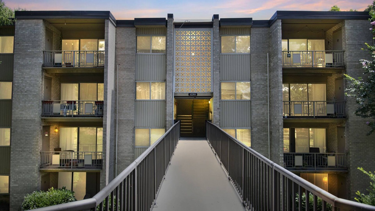 North Bethesda Condo | Charming Condo in North Bethesda by RedAwning