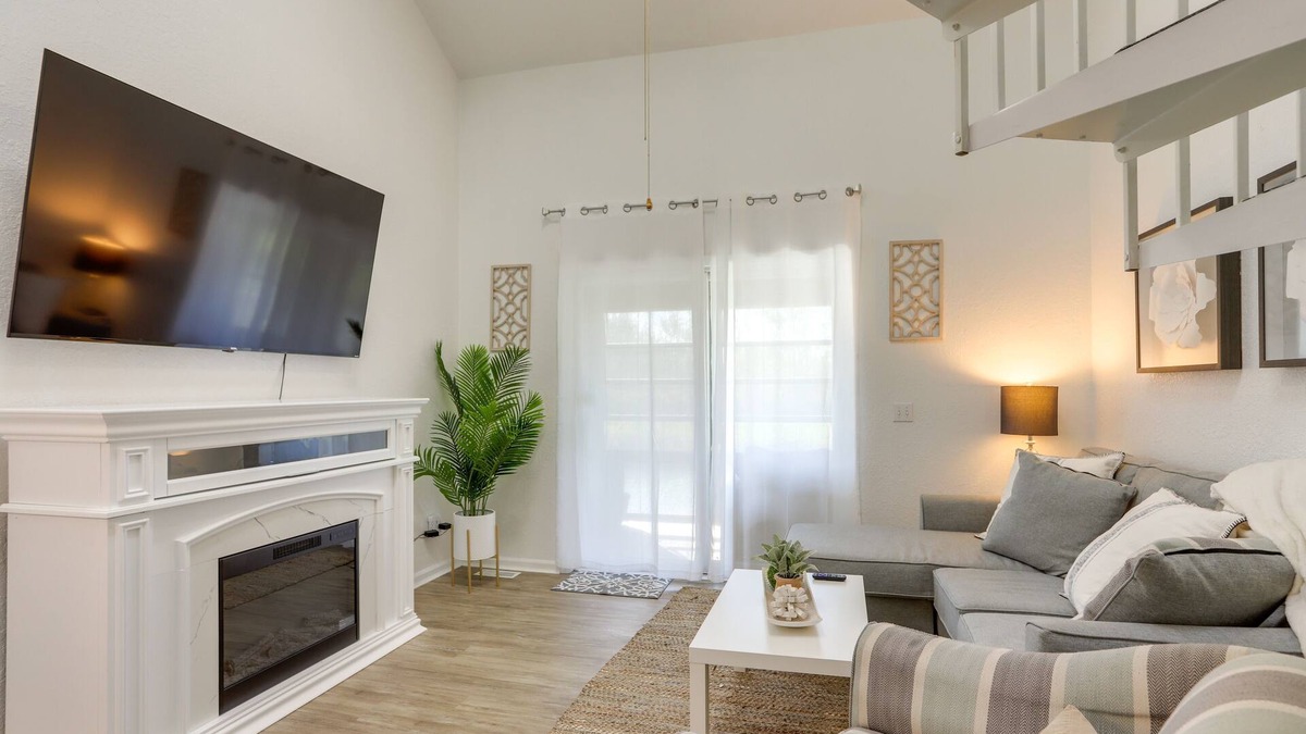 Oak Harbor Condo | Charming Condo on Lake Erie w/Community Pool