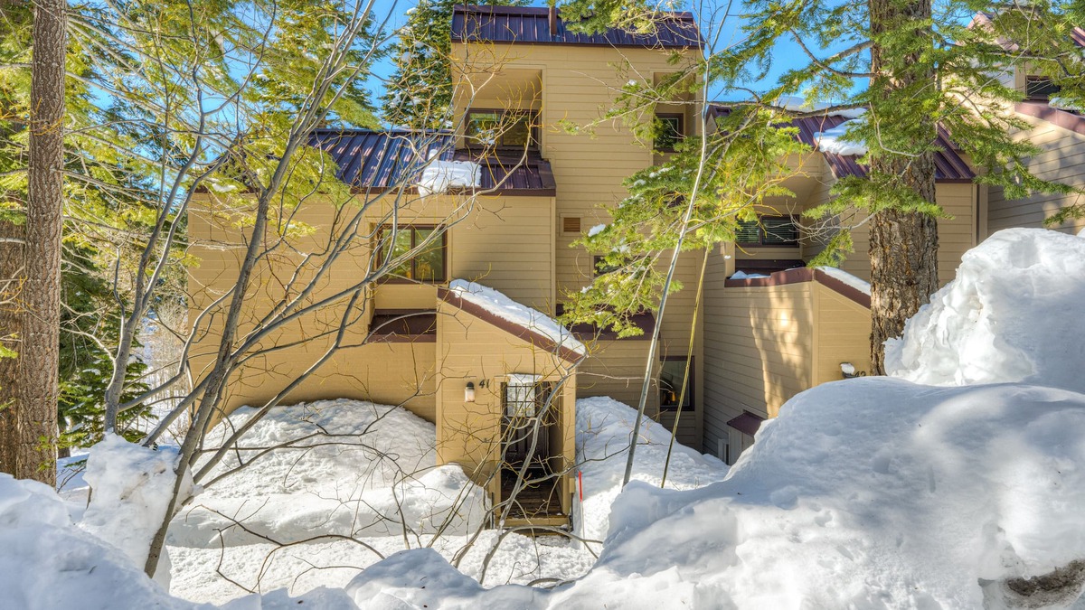 Carnelian Woods Condo | Charming Condo w/Shared Hot Tub, Pool, Resort Amenities - Close to Ski & Beach