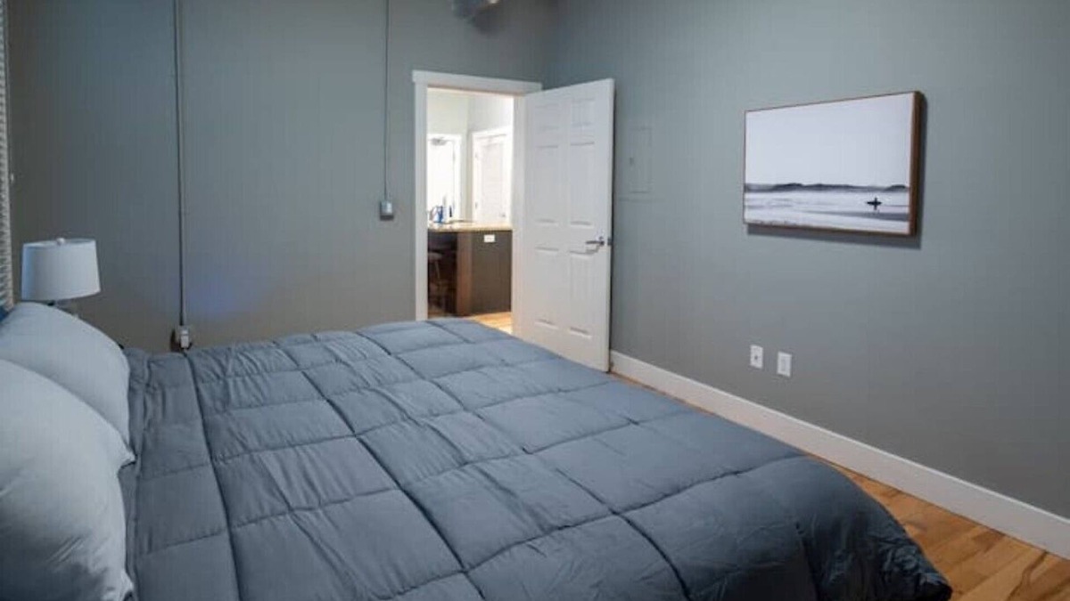 Downtown Apartment | Charming Condo with King Bed in Heart of Downtown!