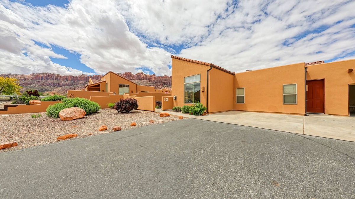Moab South Valley House | Charming Condo with Mountain Views and Seasonal Pool & Hot Tub - Close to Town
