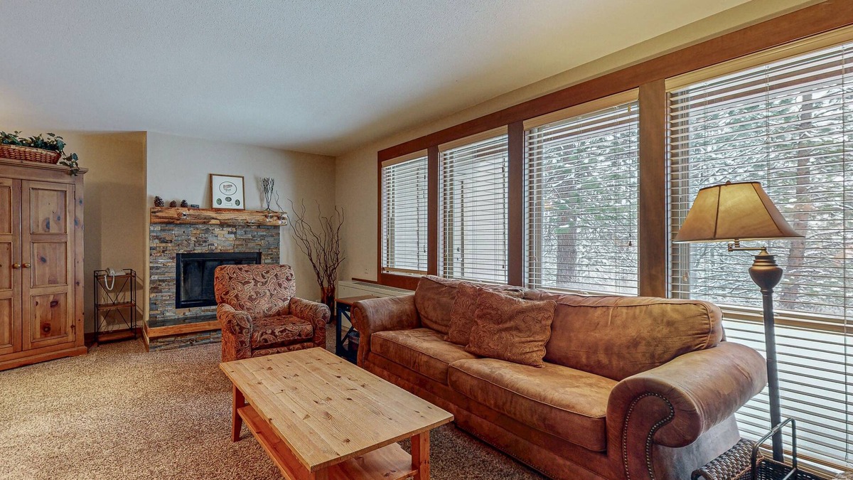 Bend Condo | Charming condo with serene views, access to resort amenities, WiFi, and patio