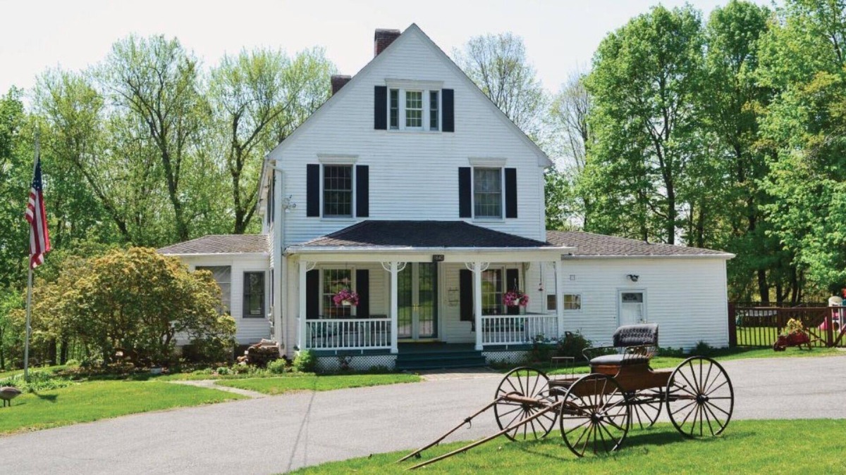 Marble Dale House | CHARMING CONNECTICUT HOUSE! Gateway to New England. In foothills of Berkshires