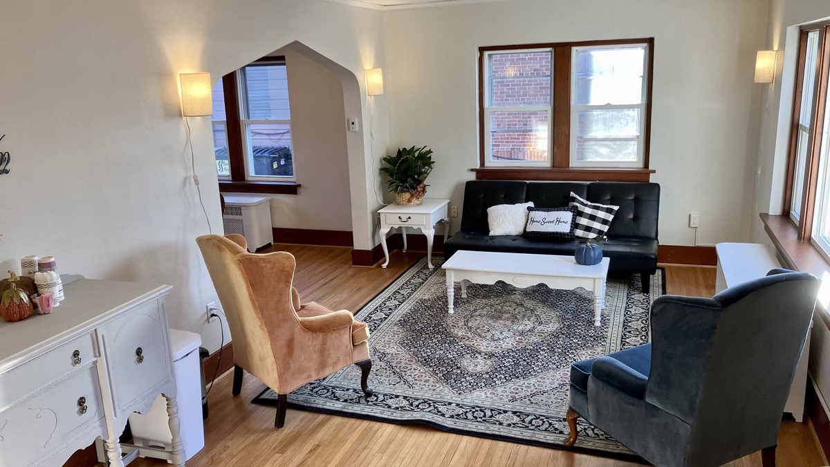Marshall House | Charming & convenient house in downtown Marshall