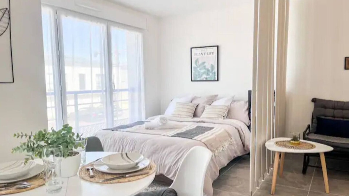 Ferrieres-en-Brie Apartment | Charming, cosy studio