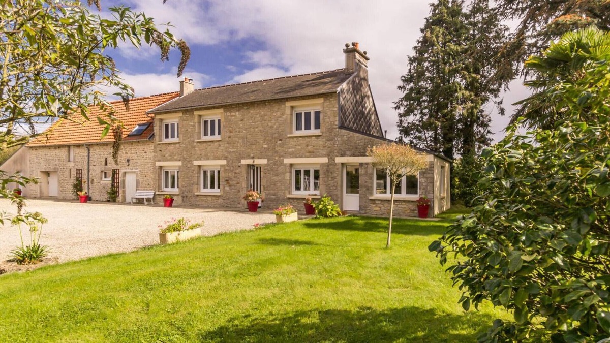 Hautteville-Bocage Cottage | Charming Cottage in Cotentin Peninsula - Fireplace, Garden, Free Bikes, Pet Friendly