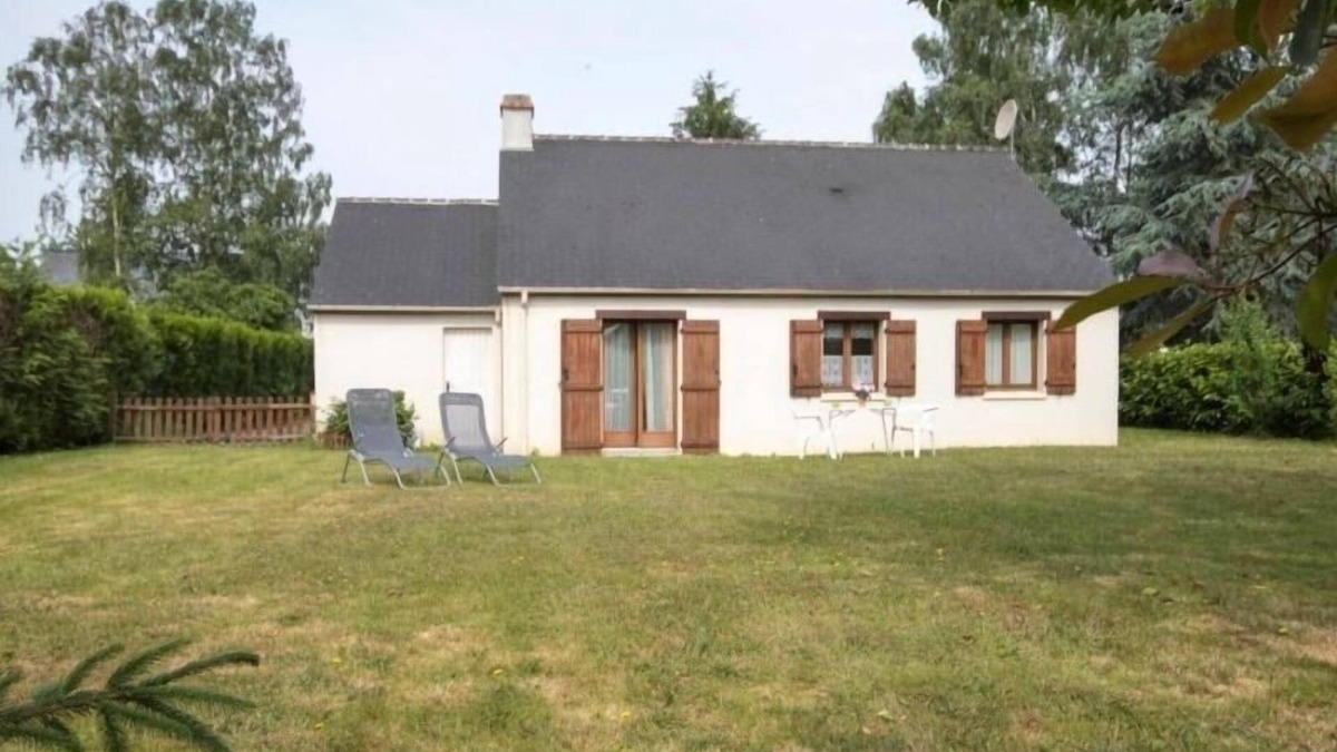 La Chapelle-Launay Cottage | Charming Cottage with Garden near Nantes & Vannes – Pet-Friendly
