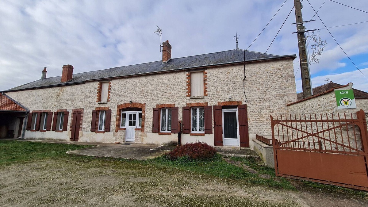Sceaux-du-Gatinais Cottage | Charming Cottage with Garden, Near Paris & Orléans