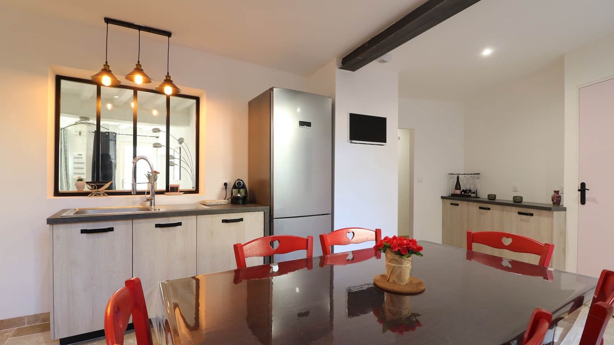 Le Puy-Notre-Dame House | Charming cottage in Le Puy - a bottle of fine bubbles offered