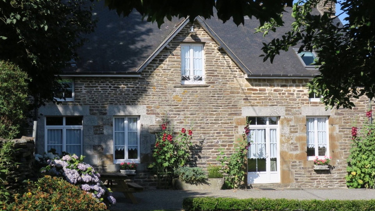 Les Loges-Marchis Cottage | Charming Cottage: Fireplace, Bright Interior, Baby Equipment, Garage, Pet-Friendly, Ideal Location