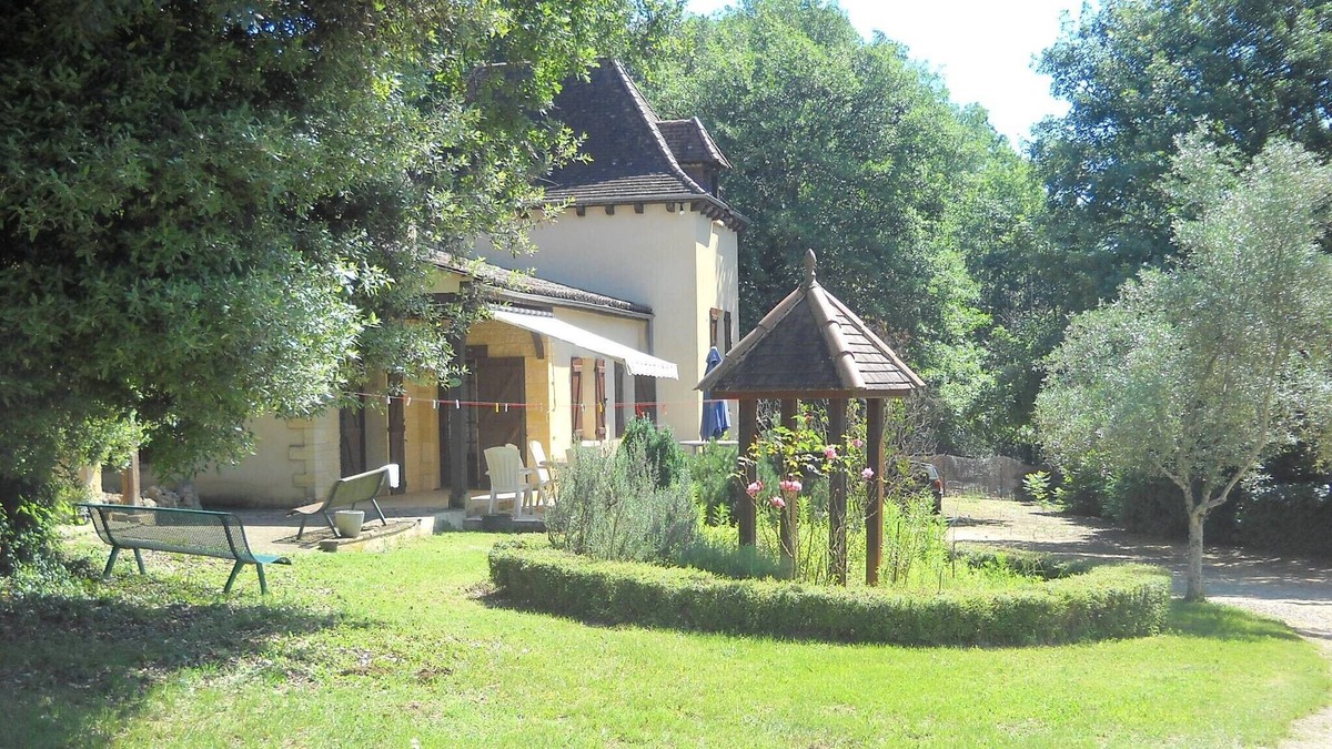 Beynac-et-Cazenac House | CHARMING COTTAGE WITH HUGE GARDEN AND PRIVATE FENCED POOL 500m FROM BEYNAC