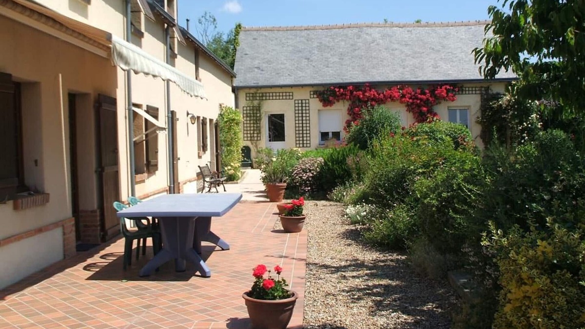 Thoire-sur-Dinan Cottage | Charming Cottage Near Bercé Forest: Fireplace, Billiards, Garden, Close to Hiking & Cycling Trails