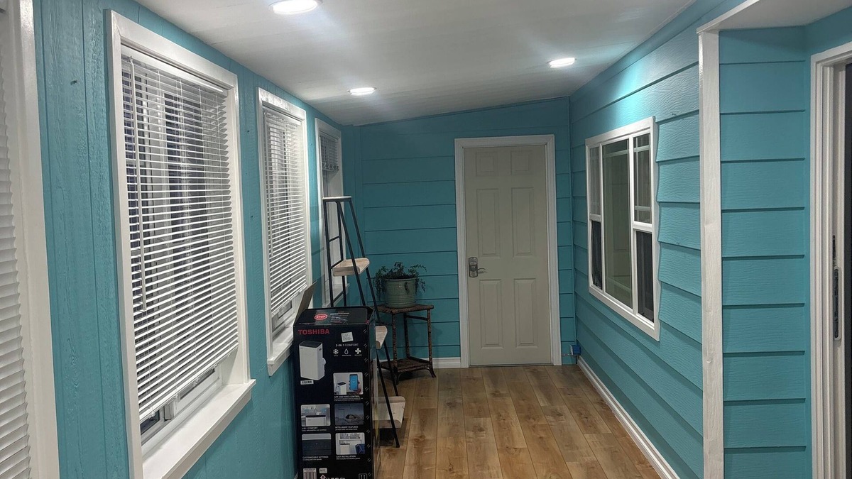 Huntington Beach Cottage | Charming cottage, 2 min walk to sand Huntington Beach with AC, WiFi, Pool, Gym.